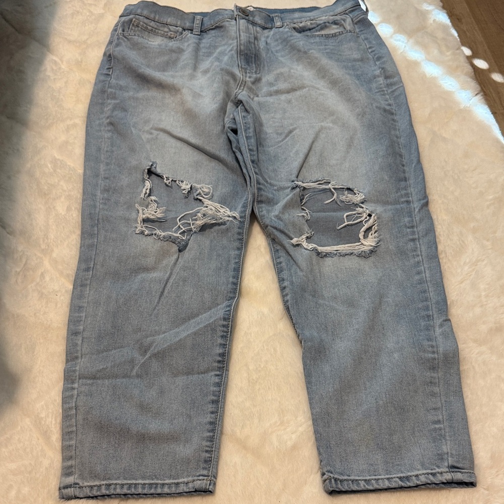 SO Kohls Ultra-Distressed High Rise Mom Jeans - Size 17 / 33W